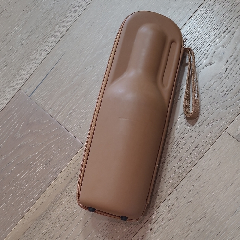 EUC Tommy Bahama Wine Bottle Carry Case Brown Molded Zip Shell
